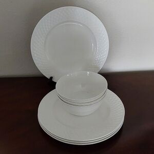 Mikasa  Trellis White Textured Ceramic Dinnerware Set
